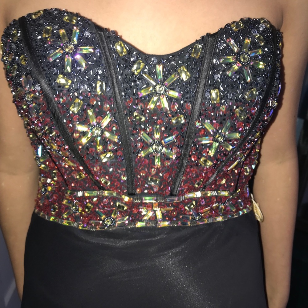 STRAPLESS PROM DRESS - Picture 4 of 5